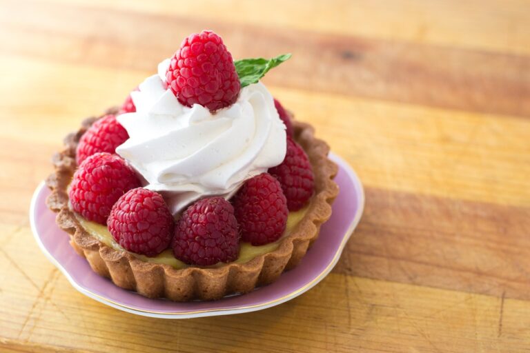 tart, raspberries, whipped cream-1283822.jpg